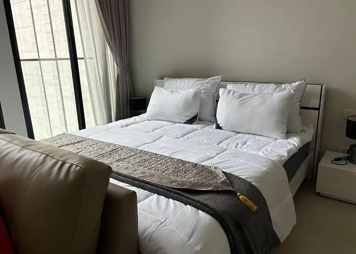 King Bed Apartment Bangkok