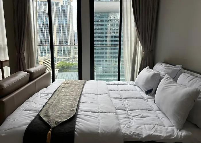 King Bed Apartment Bangkok