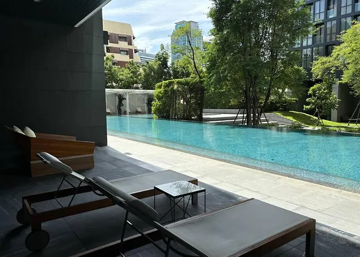 King Bed Apartment Bangkok