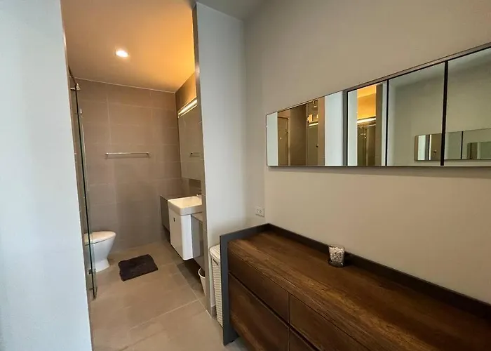 King Bed Apartment *